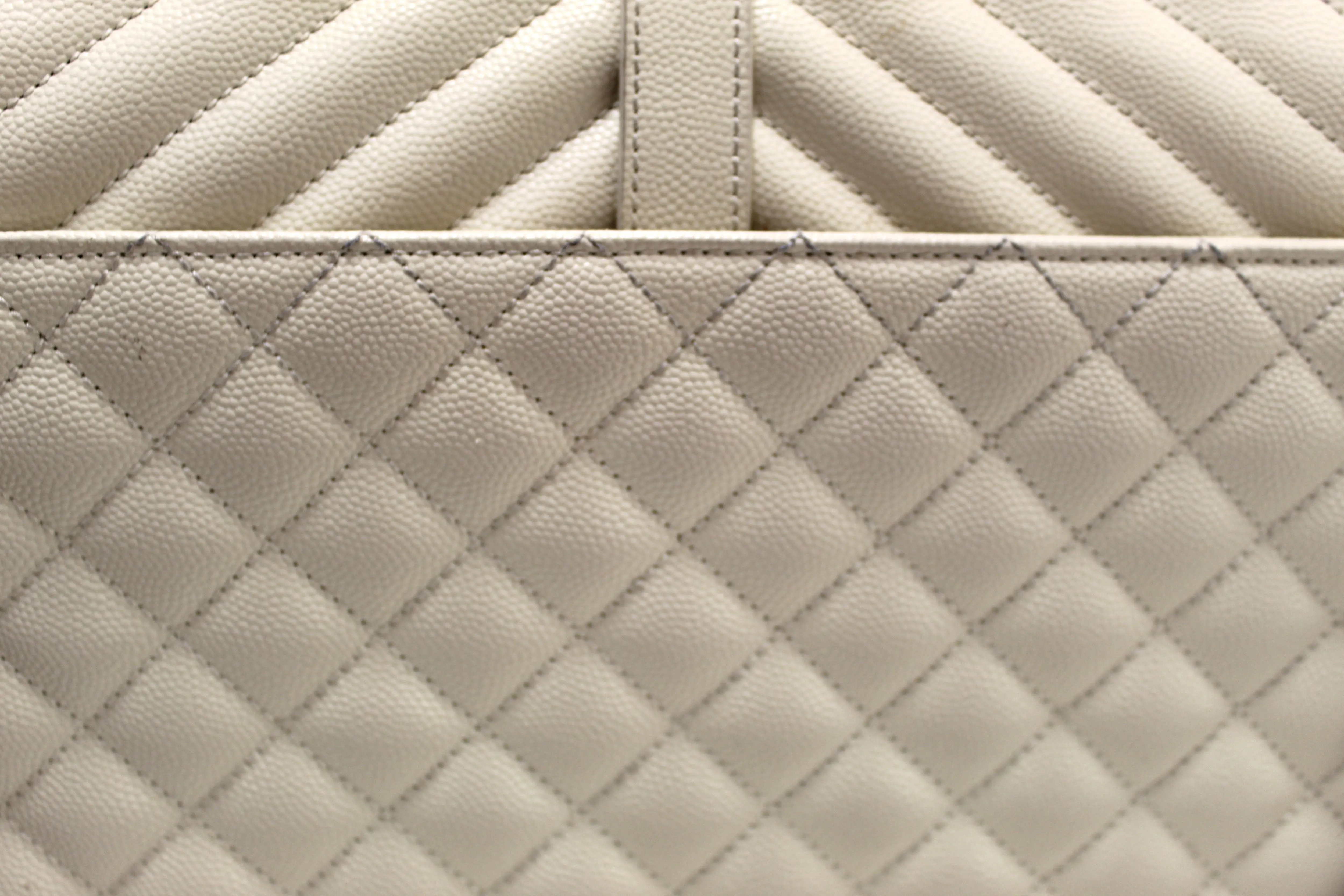 AUTHENTIC SAINT LAURENT WHITE MIX MATELASSÉ GRAIN DE POUDRE EMBOSSED LEATHER ENVELOPE LARGE BAG