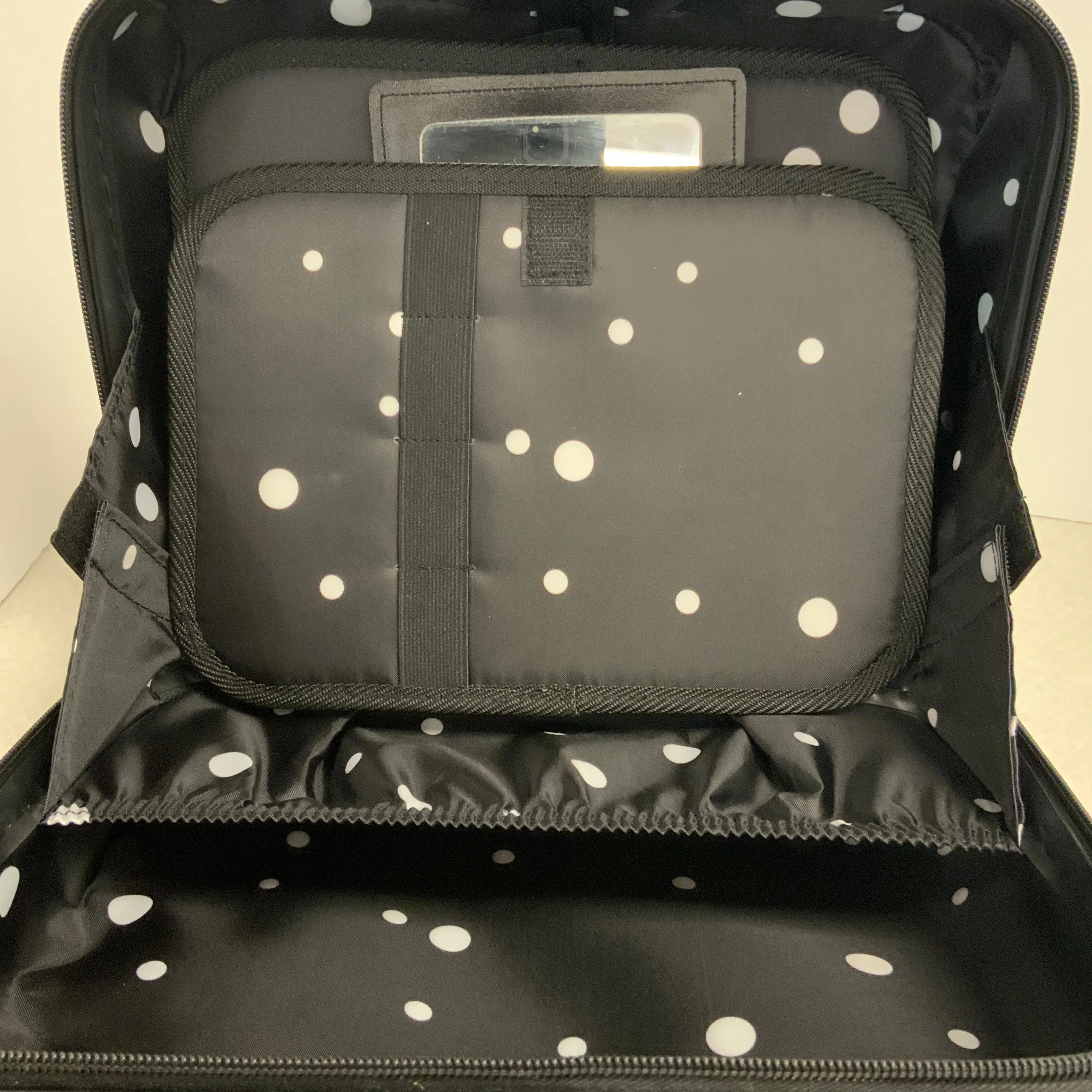 Makeup Bag By Triforce , Size: Medium