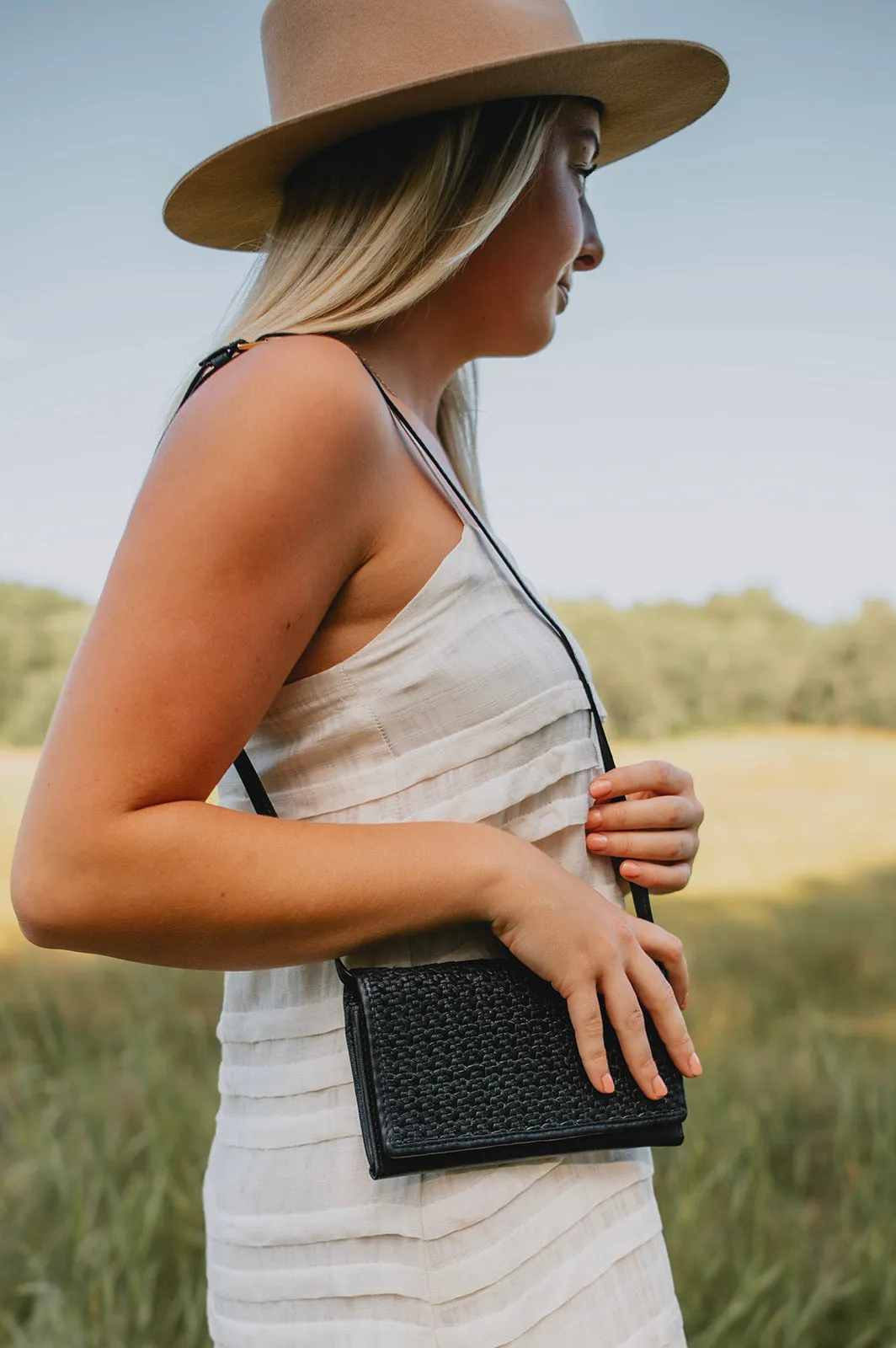 The Playa Woven Crossbody Purse - Black